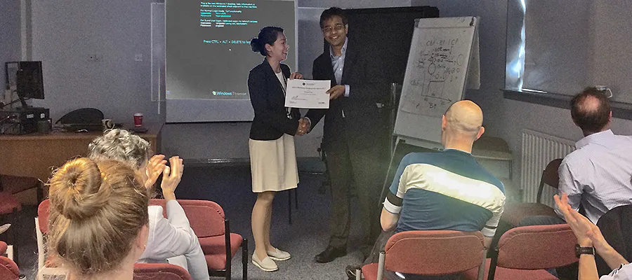 Dr Yvonne Chun receives the John D Matthews Award from Professor Siddharthan Chandran